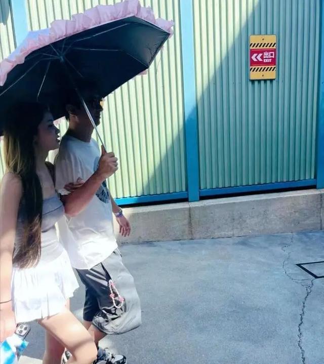 刚还完6000亿外债，71岁的王健林又迎来大麻烦，儿子还在赌场挥霍