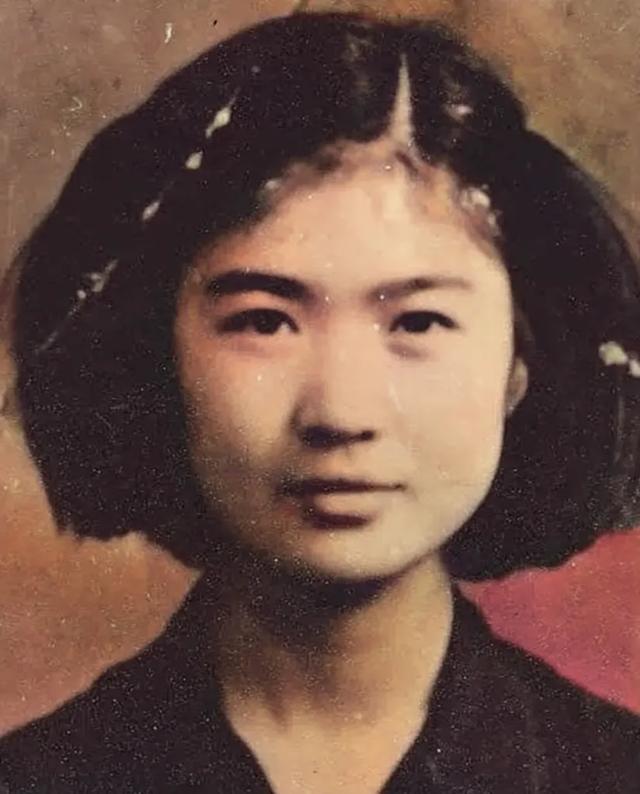这就是革命烈士刘胡兰亲妹的真实样貌,和刘胡兰神似,罕见老照片