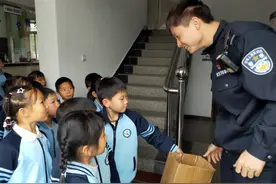 休宁一小学操场现刺猬幼崽，但萌娃们的做法很赞图片