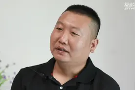 4岁就能玩转小区各种健身器材！她走上一条很酷的体育之路图片