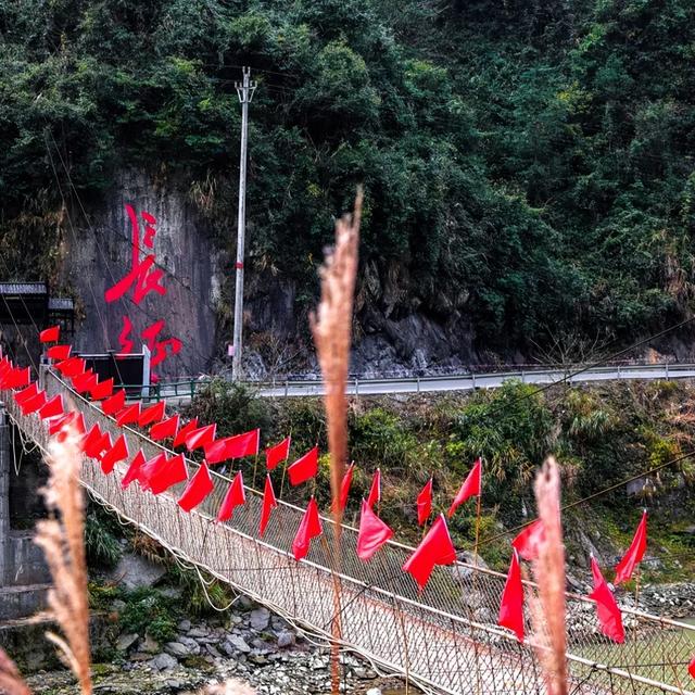 溆浦之约：登山赛为匙，开启丹霞、梯田、古村的诗意之旅