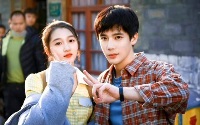 司晓迪鹿晗风波仅3天，央媒点名关晓彤，释放2大信号	，风向变了