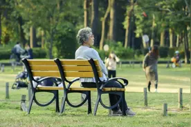 “人若大方，必折福”：对这几种亲人太大方，会害了你图片