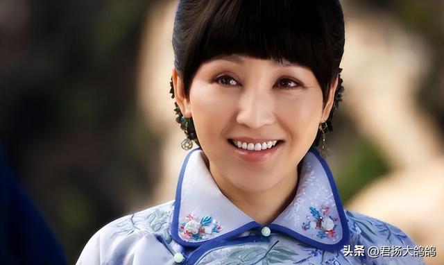 她19岁与导演私奔，在地下室裸婚连生3胎，今被丈夫用7部剧捧红