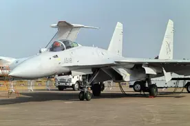 12个挂点，能挂载9吨弹药重型舰载机歼15T有多强？图片