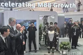 乐聚机器人亮相世界移动通信大会图片