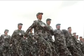 高燃！复旦2024年学生军训汇演现场～图片