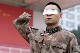 “排雷英雄”杜富国，至少享受3个军官不能享受的待遇图片