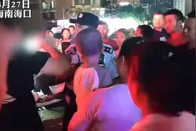 业主进小区接高烧孩子被保安阻止，保安报警，网友“大小王不分”图片