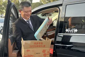 滴滴专车发放4万份新春礼盒，感恩专车司机一路相伴图片