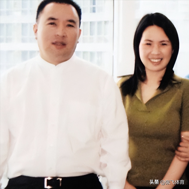 赖昌星妻子曾明娜现状，独居3000平老宅，做饭弄花草活成人生赢家