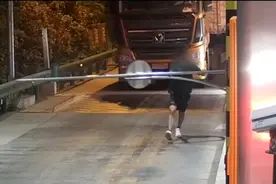 暴力闯卡！徐某某被行拘！图片