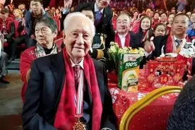 春晚从不对外售票，那现场的观众都哪里来的？看完长见识了图片