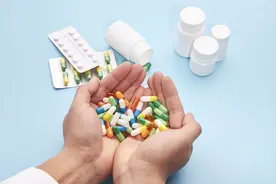 坐飞机可以带药品吗？坐飞机带药品有限制吗？飞机携带药品全攻略图片