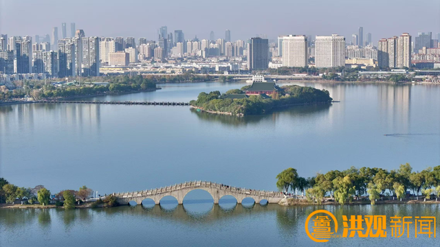 周末天气晴好，市民乐享冬日暖阳