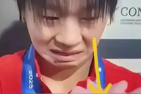 全红婵退赛后罕见露面，透露退赛原因，表情很无奈，网友直呼心疼图片
