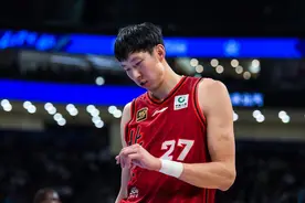 周琦与胡金秋总决赛大战6场，胡金秋79中51拿到133分，那周琦呢？图片