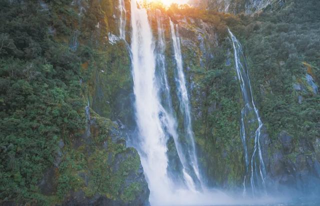 庐山的风景真是绝了,简直就是人间仙境,让人流连忘返