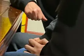 女婿照顾岳父同床共眠，无私情谊感动天下！图片
