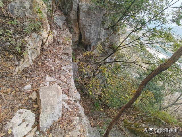 寻找一个最为艰难的躲匪洞，我难到达，土匪也难以到达