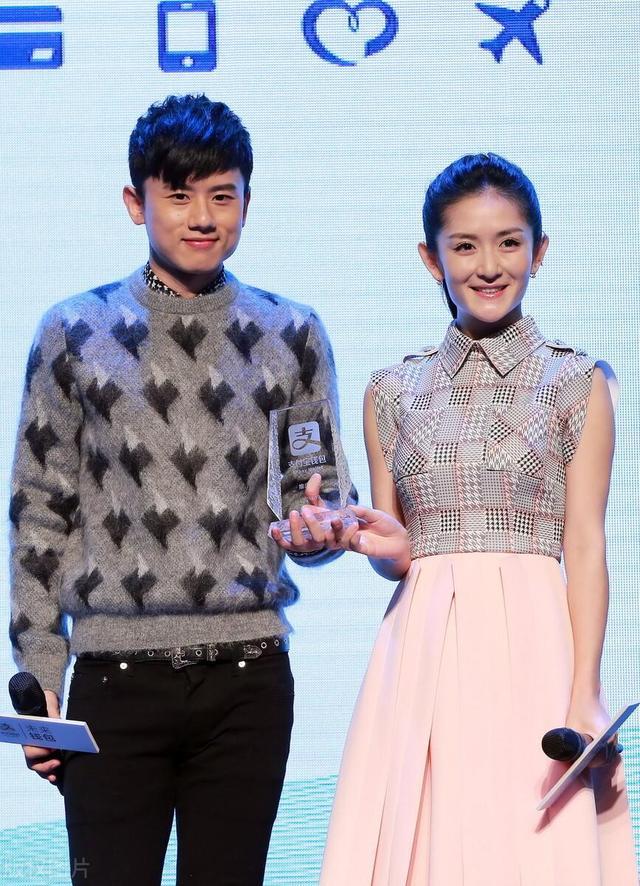 央媒发文，42岁张杰高调官宣喜讯，全网恭喜，终于等到这一天