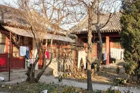 密云一男子多年前将一四合院卖给来京务工夫妻,9年后得知房屋要拆迁想收回房子被拒后5次将买家告上法庭。图片