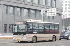 “早中晚高峰禁止老年人免费乘车”，为何公布三天就取消？图片