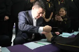 紫阳修脚师如何将店铺开到纽约？图片