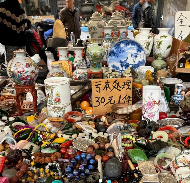 大量日本游客涌入北京，打着旅游幌子不去旅游不吃美食，为啥来？