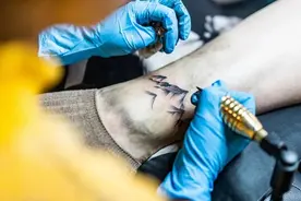 广东湛江：一个“关公”文身，倒赔2000块！图片