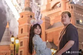 台球名将颜丙涛和大三岁越南新娘畅玩迪士尼，霸气否认前妻更漂亮图片