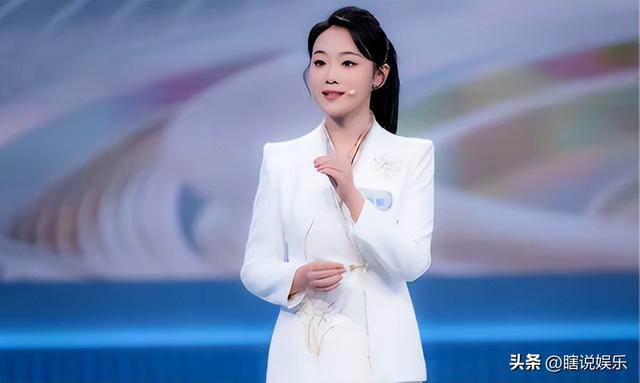 2025央视主持人大赛最大黑马竟是她，年仅22岁，康辉夸个不停！
