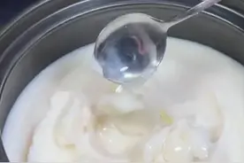 全网都在熬油！熬猪油教程上热搜了，网友晒成果评论区差点笑死图片