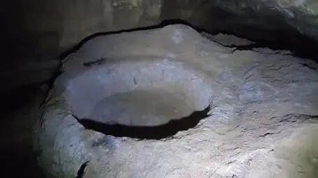 重庆綦江大山深处发现岩洞人家，几代人逍遥自在生活近百年