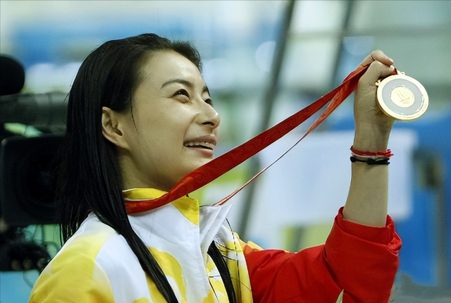 结婚13年，44岁郭晶晶再次迎来喜讯，全网恭喜，终于等到这一天