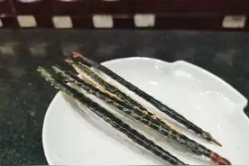 蜈蚣除风湿痹痛，蜈蚣泡茶油用处多图片