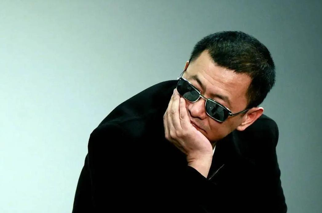 陪玩陪睡只是开胃菜，袭警、舔手指、集体嫖娼，背后的事捂不住了