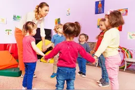 我，幼儿园教师，真心建议家长不要过早送孩子入园，理由真的扎心图片