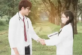 55岁女教师身材丰满，退休后嫁给自己的学生，大家觉得般配吗图片