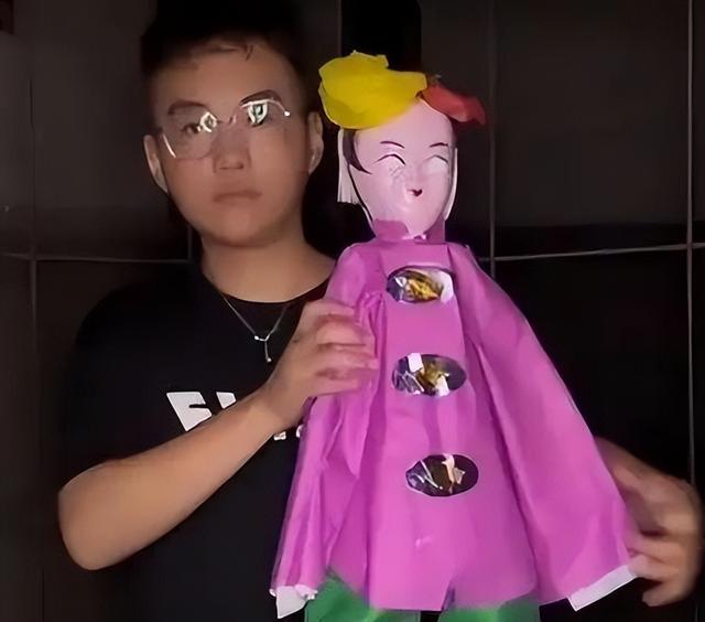 2年前，那个砸神像、睡坟场“八字命硬”的网红，如今怎么样了？