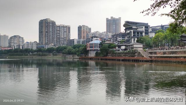 出游第6站-衡阳：东洲岛、石鼓书院、保卫里。阴雨天，游了个寂寞