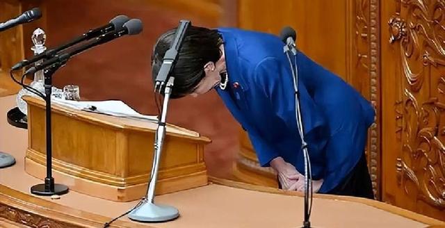 日本高官抵达北京，落地后眉头紧锁，中方通知日本，不见高市早苗