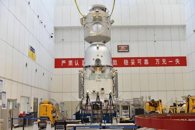 神舟二十号3人乘组还未回家，6名航天员同飞，如何确保吃、睡？