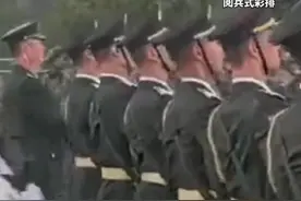 泪目！海外留学生见证中国三军仪仗队，网友感动支持！图片