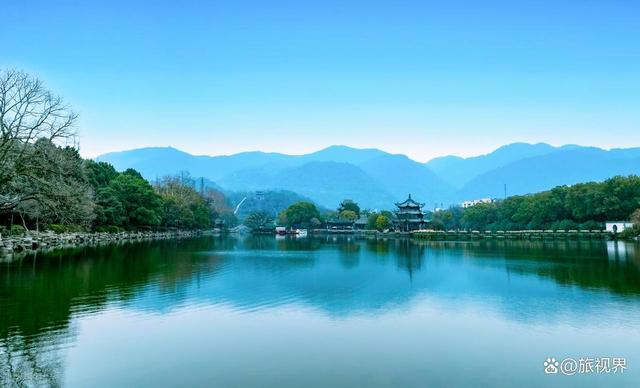 人均500躺平6城！逃离钢筋森林，这些山水小城藏着最野的松弛感