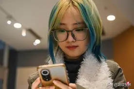 中国年轻女性订制AI男友 寻求全新情感慰藉图片