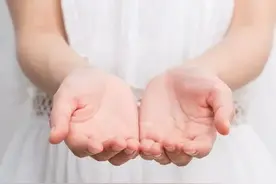 我54岁 更年期渡劫中，半个月以前开始，手指关节半夜都能把我疼醒图片