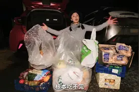 美女博主在挪威捡垃圾，大包小包像极了进货，事后被人质疑作假图片