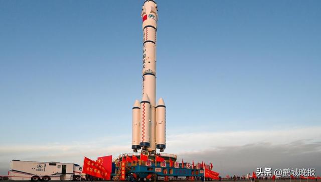 神舟二十号为啥敢推迟回地球？美俄宇航员陷困境，中国航天这操作绝了！