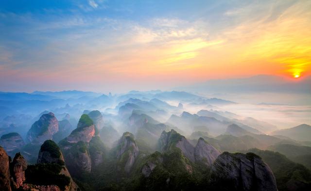 桂林丹霞·八角寨与湖南崀山召开营销座谈会